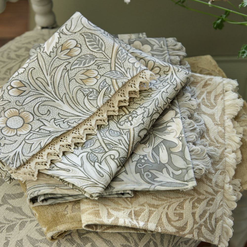 Текстиль William Morris By Ashley Wilde Flora & Foliage Vol 1 DOUBLE BOUGH BARLEY