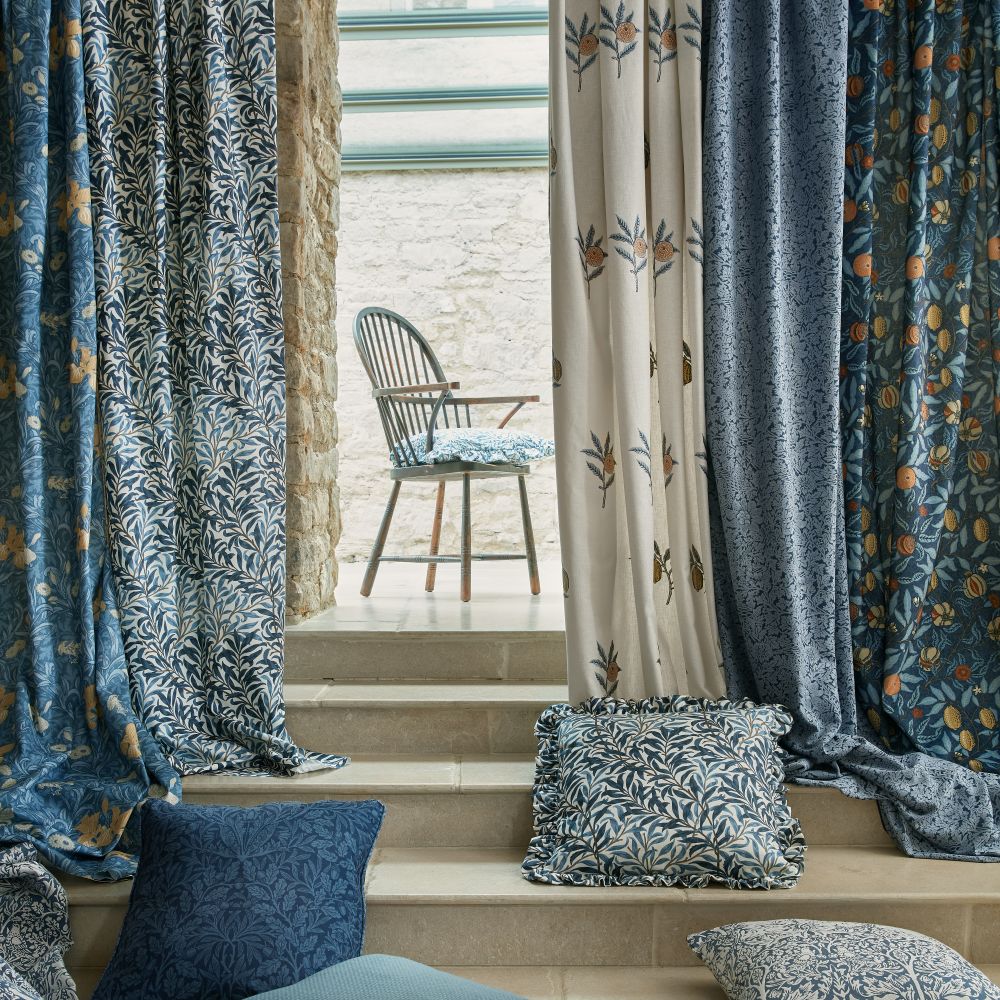 Текстиль William Morris At Home The Forager Vol 1 FRUIT VELVET MIDNIGHT