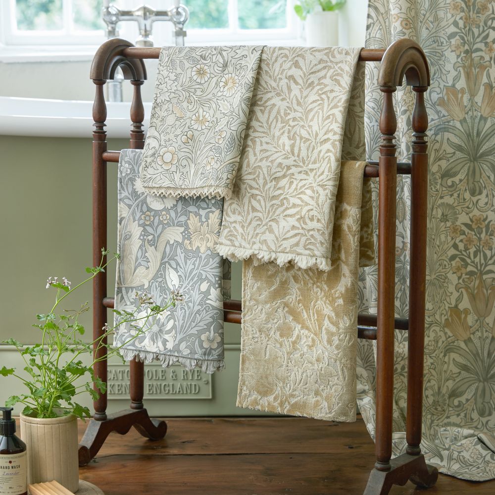 Текстиль William Morris By Ashley Wilde Flora & Foliage Vol 1 DOUBLE BOUGH BARLEY