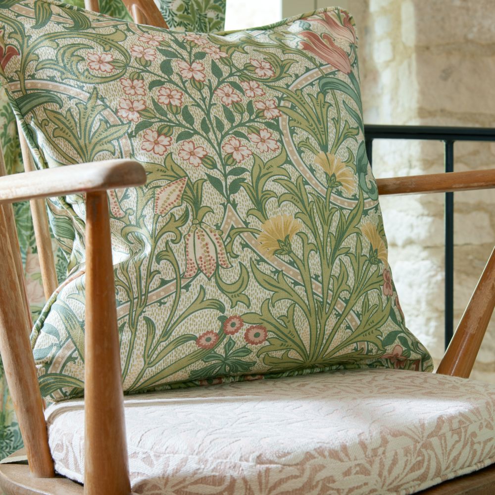 Текстиль William Morris By Ashley Wilde Flora & Foliage Vol 1 COMPTON VELVET APPLE