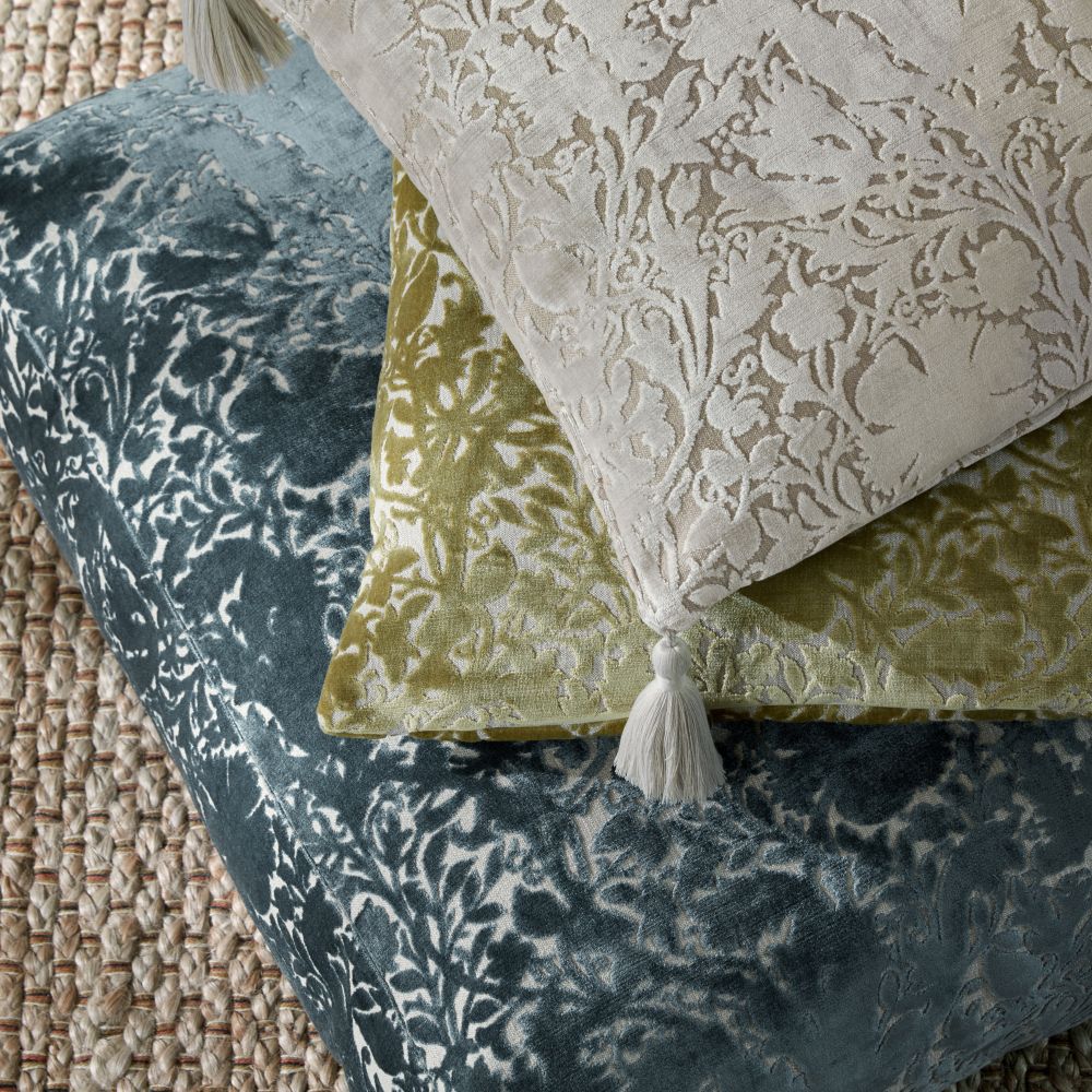 Текстиль William Morris By Ashley Wilde Flora & Foliage Vol 1 COMPTON SILHOUETTE VELVET INDIGO