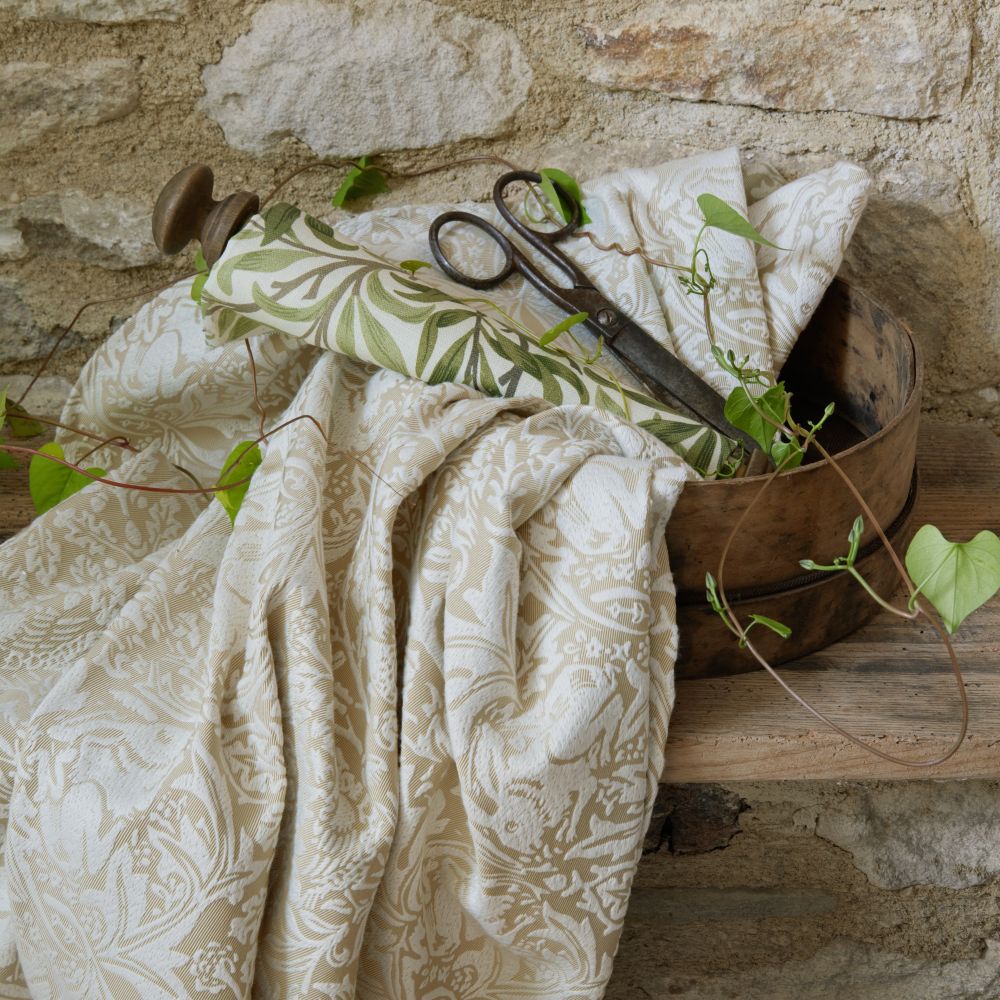 Текстиль William Morris At Home The Forager Vol 1 BROTHER RABBIT WOVEN HONEY