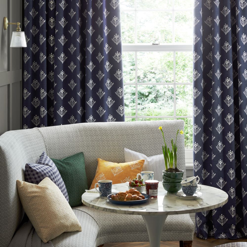 Текстиль Laura Ashley Heritage Inspired Vol 1 LADY FERN EMBROIDERY FRENCH NAVY